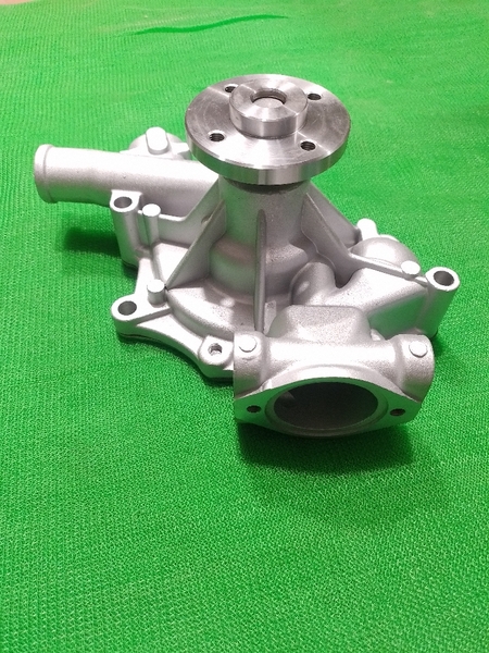 BƠM NƯỚC 4D95 XE NÂNG KOMATSU 1 CỔ BÍCH 4BL*BÍCH CÚT 2BL NGANG JPC TỐT