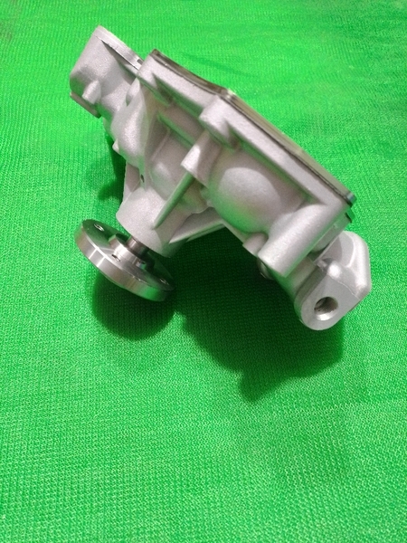 BƠM NƯỚC 4D95 XE NÂNG KOMATSU 1 CỔ BÍCH 4BL*BÍCH CÚT 2BL NGANG JPC TỐT
