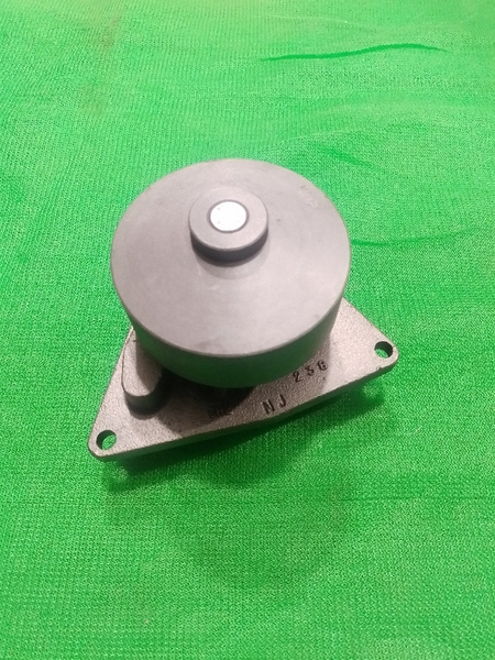 BƠM NƯỚC S6D114 3802873 KIM CƠ 142*160*160 CÓ LỖ NƯỚC R300-5 R290-7 ( CÂN ) - KHS