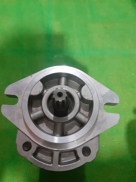 BƠM KHIỂN R1400- K5V80 ĐỜI CỔ - 2BL*9T*CỔ 82*2 KHOANG*H183* 2 VÀO*2RA*BẮT BÍCH - TM