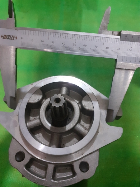 BƠM KHIỂN R1400- K5V80 ĐỜI CỔ - 2BL*9T*CỔ 82*2 KHOANG*H183* 2 VÀO*2RA*BẮT BÍCH - TM