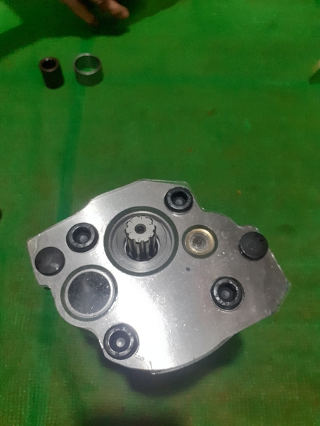 BƠM KHIỂN AP2D25 AP2D28 DX55/EW55 18*9cc 4BL NỔI /1 ĐƯỜNG DẦU OEM