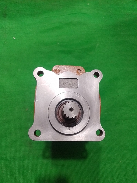 BƠM 2 KHOANG D60-6 13T* 4 bu lông* 2 khoang 47*52* Quay phải* lỗ dầu phẳng 31203/KX0000649- NC