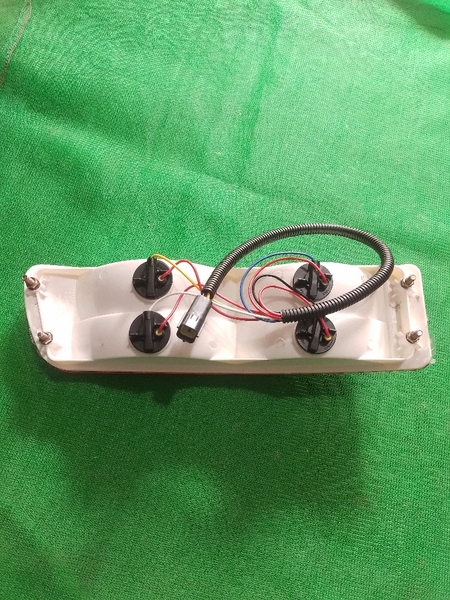ĐÈN HẬU SK200-6/8 SK330-8 - PHẢI