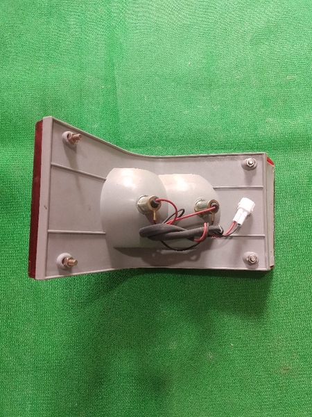 ĐÈN HẬU SK200-3: ĐỎ - CONG- TRÁI