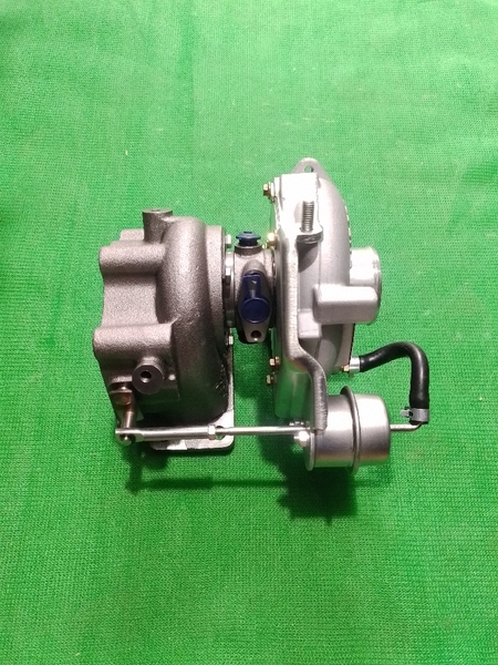 TUR BO SK200-8 JO5E CÓ ĐIỀU TỐC - SL/HWE .ĐẾ(44*85) CỔ HÚT(43*63) TÂM CỔ HÚT 72.CỔ GIÓ(53*62) ĐẾ CÓ 2 LỖ GẦN LÀ REN