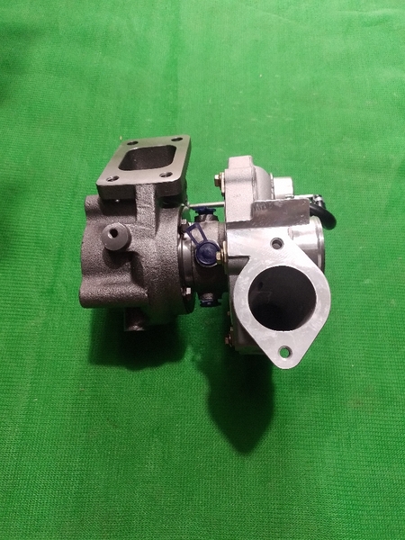 TUR BO SK200-8 JO5E CÓ ĐIỀU TỐC - SL/HWE .ĐẾ(44*85) CỔ HÚT(43*63) TÂM CỔ HÚT 72.CỔ GIÓ(53*62) ĐẾ CÓ 2 LỖ GẦN LÀ REN