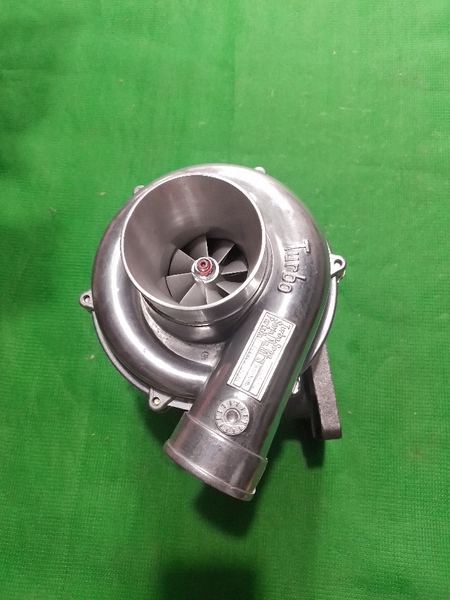 TUR BO EX200-2/6BD1.ĐẾ(70*82) CỔ HÚT(44*54) CỔ GIÓ(69*76) CỔ XẢ 4BL TÂM 113/1 CHÂN ĐẾ CÓ REN jinlong