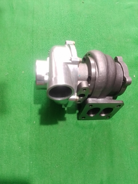 TUR BO EX200-5/6 ZX200 / 6BG1 SL.ĐẾ(70*82) CỔ HÚT(44*54) CỔ GIÓ(71*76) CỔ XẢ 4BL TÂM 105.ĐẾ 1 LỖ CÓ REN