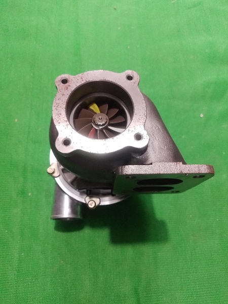 TUR BO EX200-5/6 ZX200 / 6BG1 SL.ĐẾ(70*82) CỔ HÚT(44*54) CỔ GIÓ(71*76) CỔ XẢ 4BL TÂM 105.ĐẾ 1 LỖ CÓ REN