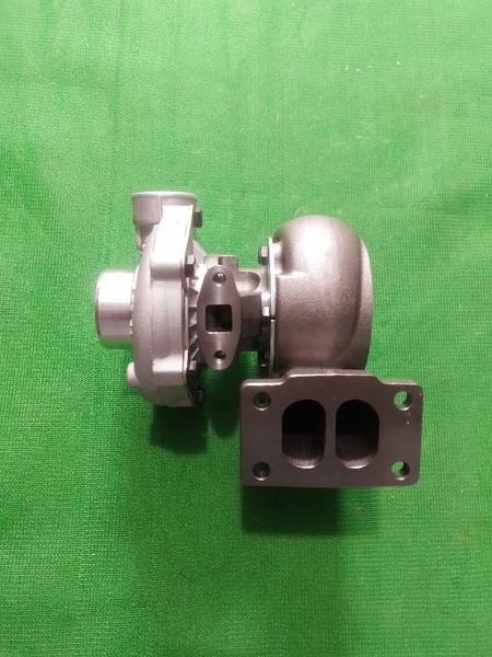 TUR BO PC200-6 (S6D95) = PC200-5-CHÂN BÉ.chân bắt máy 44*87* cổ gió 54*62 SL