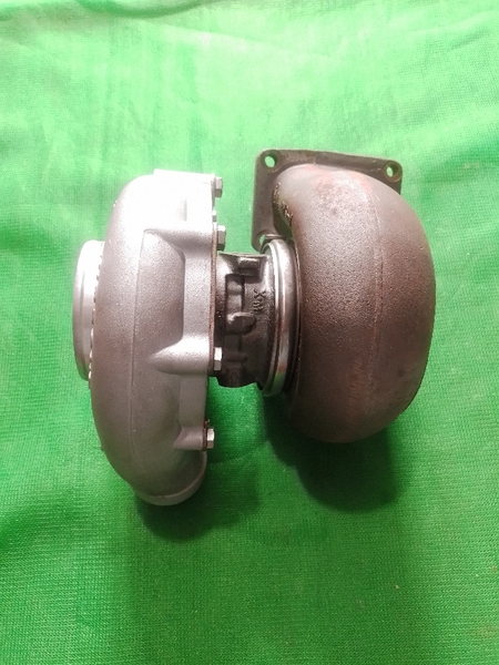 TUR BO PC300-3/ 6D125 CỔ TO GARET.ĐẾ(70*113) CỔ HÚT(49*65) CỔ GIÓ TO(88*102) CỔ XẢ BẮT BU LÔNG 6BL TÂM 121