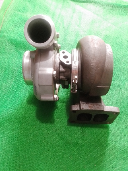 TUR BO PC300-3/ 6D125 CỔ TO GARET.ĐẾ(70*113) CỔ HÚT(49*65) CỔ GIÓ TO(88*102) CỔ XẢ BẮT BU LÔNG 6BL TÂM 121