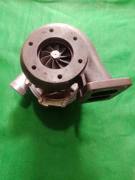 TUR BO PC300-3/ 6D125 CỔ TO GARET.ĐẾ(70*113) CỔ HÚT(49*65) CỔ GIÓ TO(88*102) CỔ XẢ BẮT BU LÔNG 6BL TÂM 121