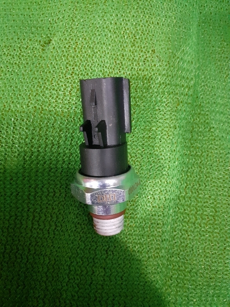 CẢM BIẾN DẦU PC200-8 6D107 = 6D114 BH04T - TN
