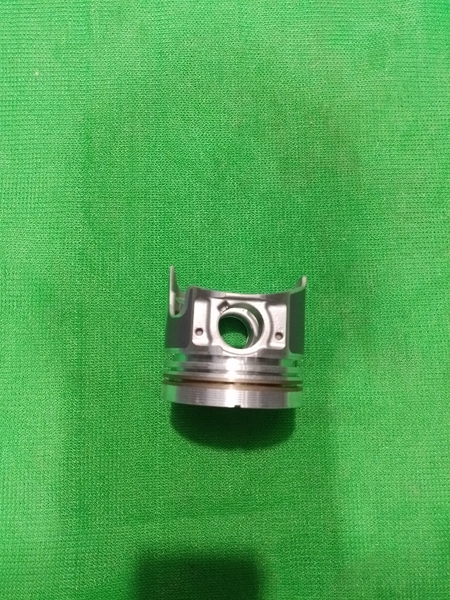 PISTON 4LE1 đỉnh TÉP trái tim,có kẹp thép IZUMI