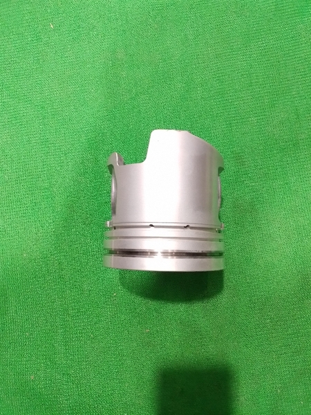 PISTON 6D16 IZUMI (N57 ẮC 42 THÂN TRẮNG KẸP THÉP ) ( XÉC MĂNG ĐI 6D16T ) LẮP SK330
