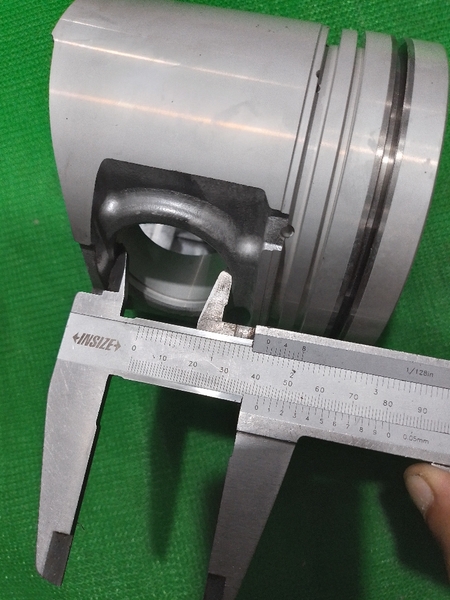 PISTON 6D16 IZUMI (N57 ẮC 42 THÂN TRẮNG KẸP THÉP ) ( XÉC MĂNG ĐI 6D16T ) LẮP SK330