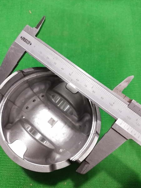 PISTON 6D16 IZUMI (N59 ẮC 38 THÂN ĐEN KẸP THÉP)