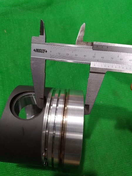 PISTON 6D16 IZUMI (N59 ẮC 38 THÂN ĐEN KẸP THÉP)
