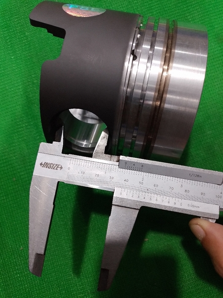 PISTON 6D16 IZUMI (N59 ẮC 38 THÂN ĐEN KẸP THÉP)