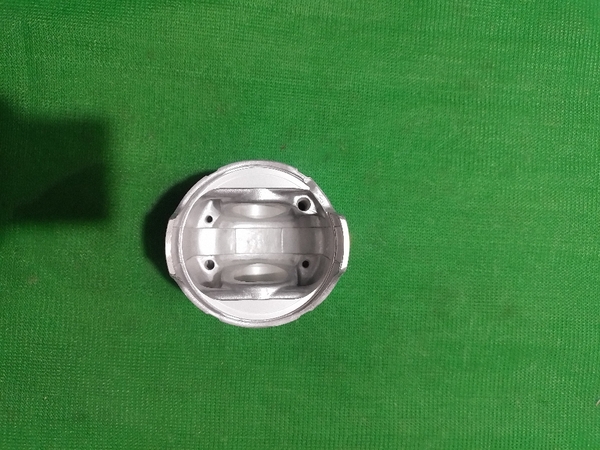 PISTON 6D34 N52 CÓ LỖ DẦU (CÓ LỖ CHÂN KHÔNG) - IZUMI
