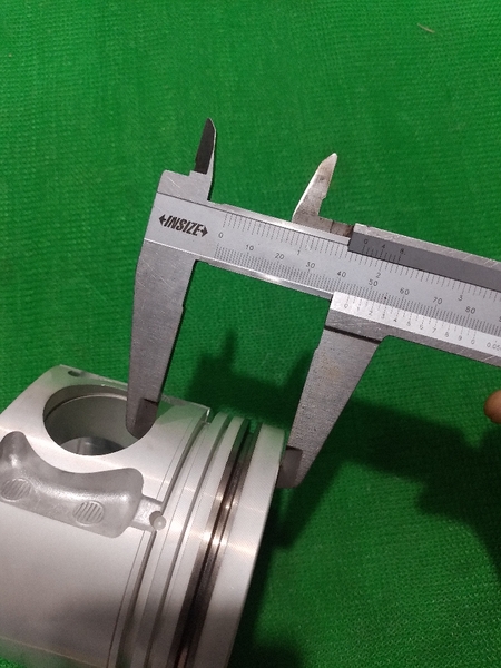 PISTON 6D34 N52 CÓ LỖ DẦU (CÓ LỖ CHÂN KHÔNG) - IZUMI