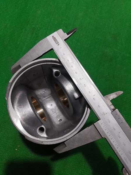 PISTON DL08 nổ tròn,đỉnh nhọn DOOSAN
