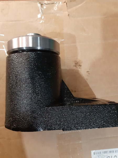 BU LY BƠM NƯỚC 6D102/PC200-6/7 (TRÊN HỘP GI ĐẦU TRỤC CÁNH QUẠT )