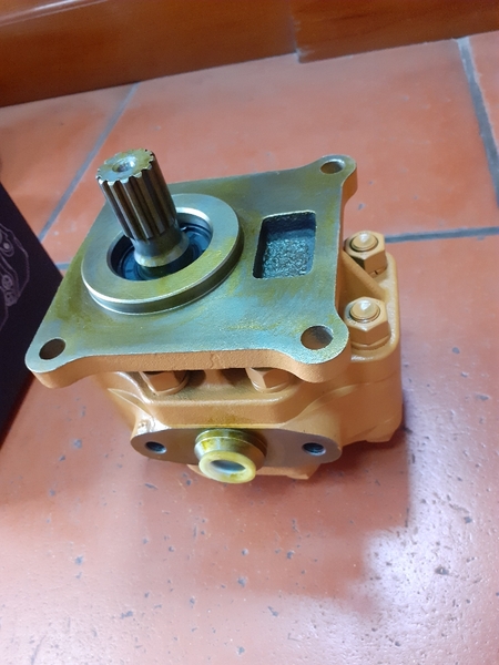 BƠM LÁI  D65 1 KHOANG*13T* KHOANG 33 Q PHẢI, DẦU 2 BÊN -KXN000320 -26