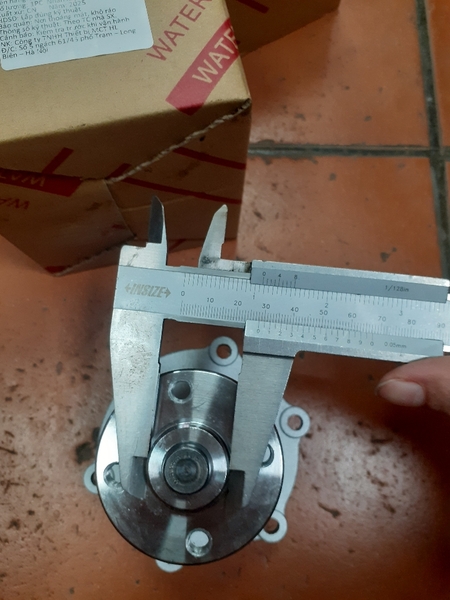 BƠM NƯỚC XE NÂNG 2J BU LY TO D28 6 (LỖ ) HLP