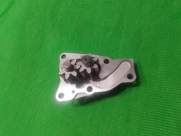 BƠM NHỚT 6D95 H32 ỦI/ PC200-5 20R*H32 TP ISUZU N