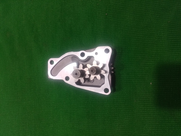 BƠM NHỚT 6D95/4D95 H12 RĂNG THẲNG 22R BTS/SPS