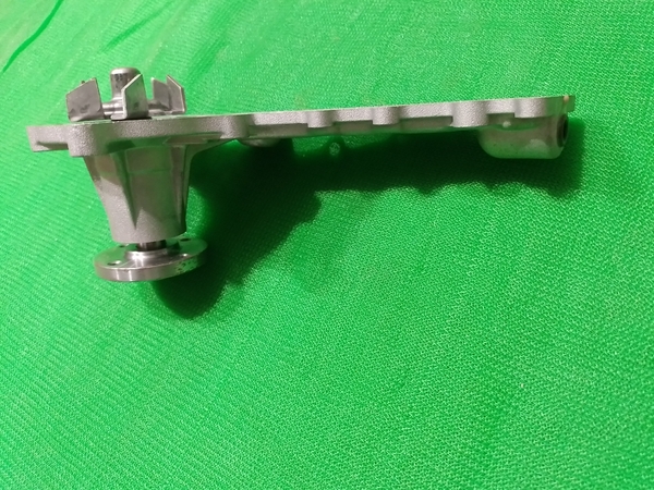 BƠM NƯỚC KOBUTA V2403 - 18 LỖ - TD (MÕM  CÓ LỖ DẦU)