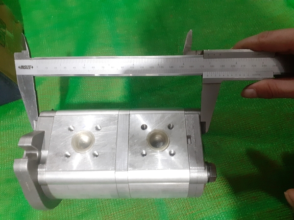 BƠM KHIỂN R1400- K5V80 ĐỜI CỔ - 2BL*9T*CỔ 82*2 KHOANG*H183* 2 VÀO*2RA*BẮT BÍCH - TM