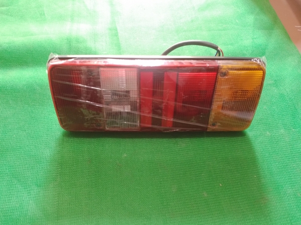 ĐÈN HẬU DH130-5/200-5 - PHẢI R