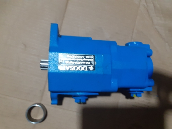 BƠM KHIỂN AP2D25 AP2D28 R60 (10CC) LƯU LƯỢNG CAO 4BL THẤP (1 VÀO 2 RA)  hơn mặt*2 đg dầu mặt*1 cạnh 2 đg dầu*1 cạnh 1 đg dầu 10CC (LỐP) BH 5T DHT