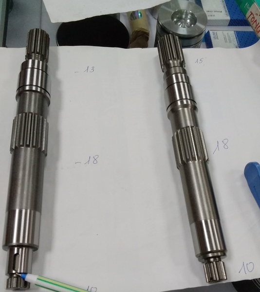 TRỤC BƠM AP2D25/AP2D28 15T*18T*10T*250 K LỖ CAVET DÙNG EX55 -TM