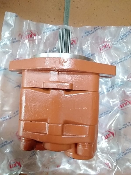 BƠM KHIỂN YAMA55 VIO55 EX55 15T*2TAI KHOANG 36 LỖ DẦU MẶT VÀ ĐUÔI NC TỐT ( KHÔNG BH)