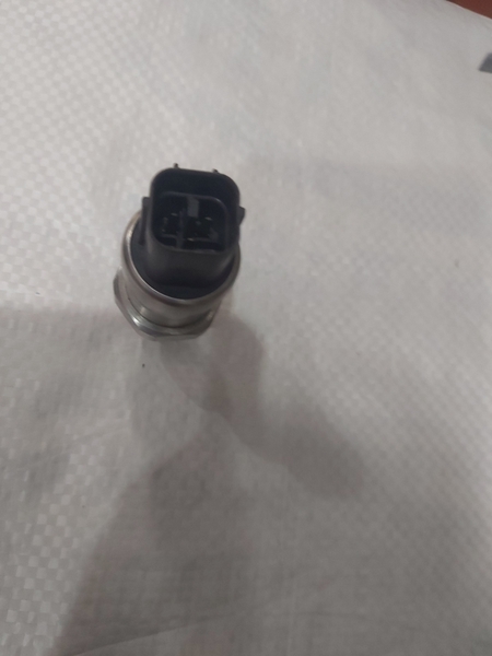 CẢM BIẾN ÁP SUẤT CAO  S200-5 Ø16. 3 CHÂN BẸT TAM GIÁC .GIÁC 27 BH 04 TH