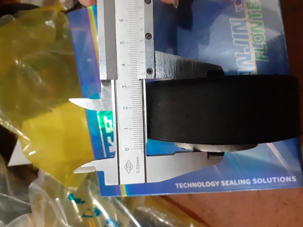 CAO SU CHÂN MÁY TRƯỚC SK300/350-6 (20*47*87*36)