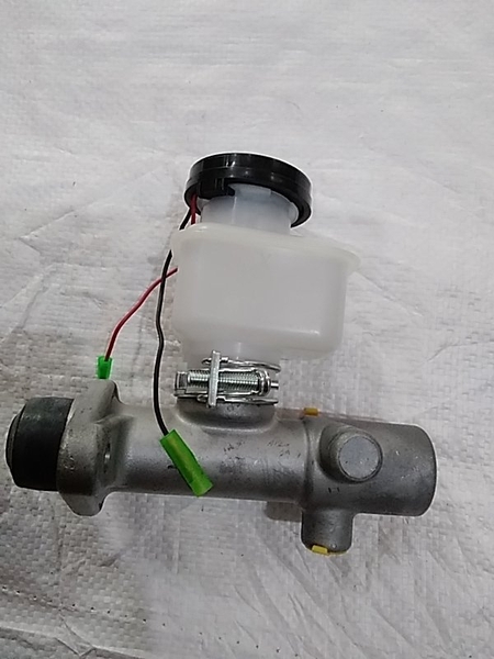 TỔNG PHANH CHÍNH XE NÂNG NISSAN FD25 J02 2.5/3T CỔ 38 TÂM 80 CAO 146 2 LỖ DẦU - HLP 7323