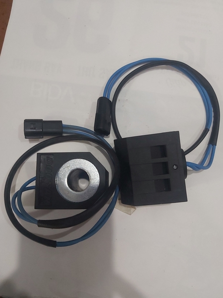 RƠ LE LỖ 16 24V*52V VUÔNG, CÓ DÂY  BH05T - TN