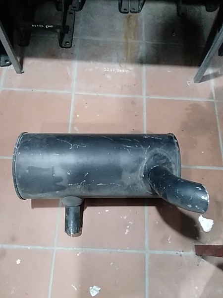 BẦU GIẢM THANH PC200-6/ 6D95 Ø290-640 2 ĐẦU NẰM GIỮA THÂN ĐẦU VÀO 70 NHỎ HƠN 6D102