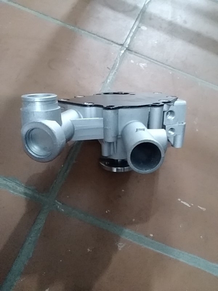 BƠM NƯỚC XE NÂNG 1Z/2Z 1 cổ bích quạt 4BL*bích cút 2BL chéo * 2 CỔ 16100/71200 - WHC