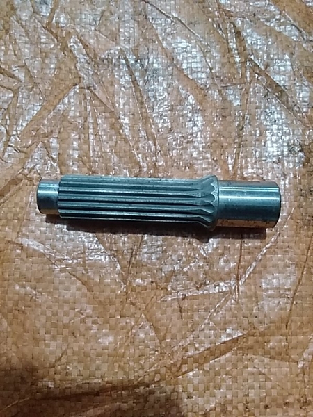 TRỤC BƠM DI CHUYỂN  EX35 13T*18T*L98 HLP