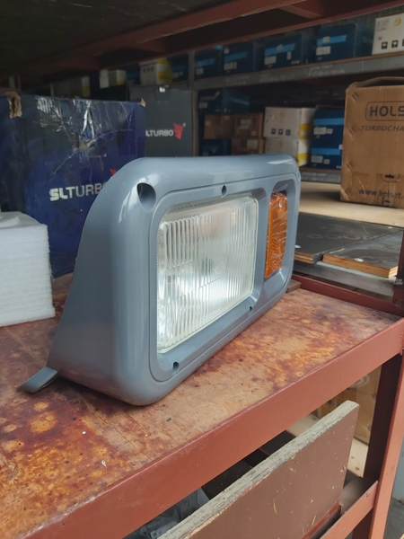 CỤM ĐÈN PHA S130-5/200-5 - GHI - TRÁI