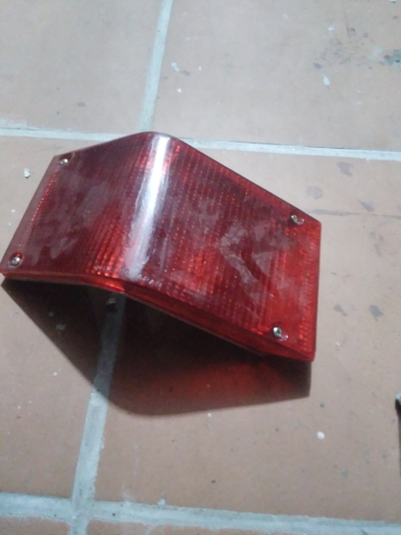 ĐÈN HẬU SK200-3: ĐỎ - CONG- TRÁI