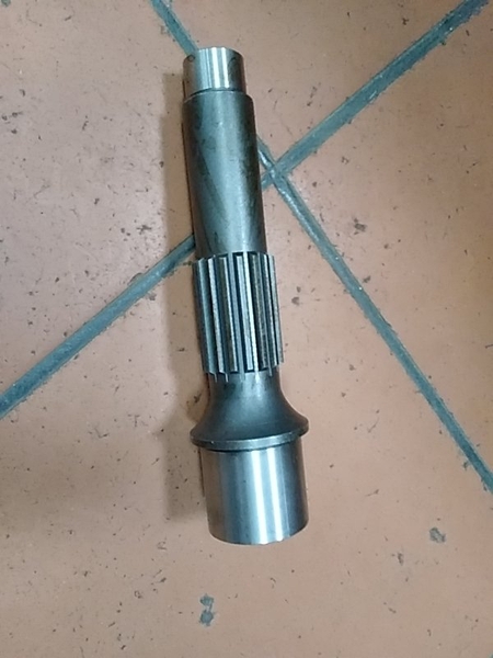 TRỤC BƠM DC PC200-6 ( 6D95) PC300-6 PC350-6 16T*22T*L247 - JKO ( ĐI VỚI HH1010 )