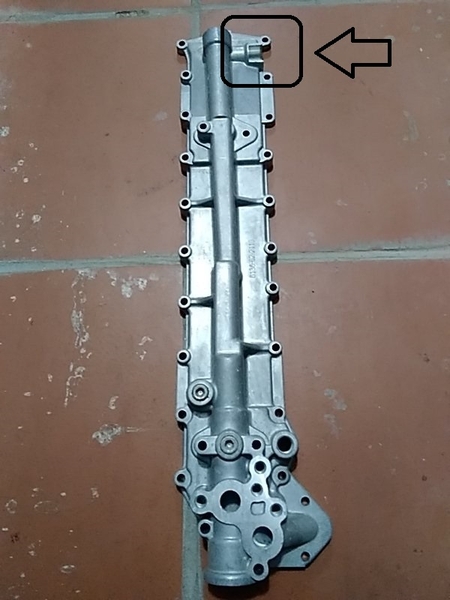 VỎ SINH HÀN 6D108 (KHÁC 6D105: KHUYẾT Ở ỐNG )